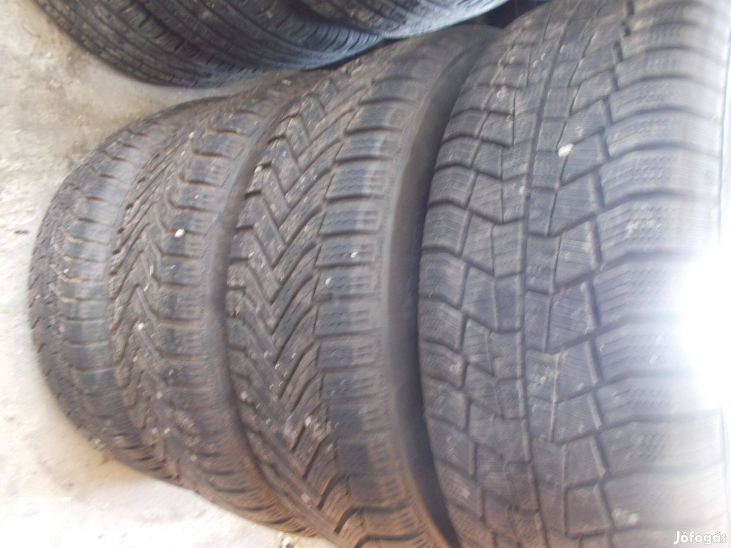 215/65 R16 Viking Téligumi