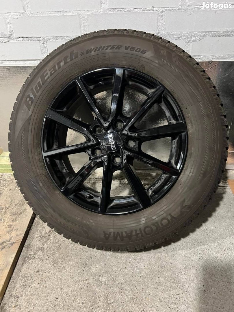 215/65 R16 Yokohama téli gumi garnitúra fekete könnyűfém felnivel