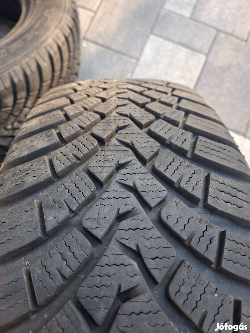 215/65 R17 Falken téligumi garnitúra