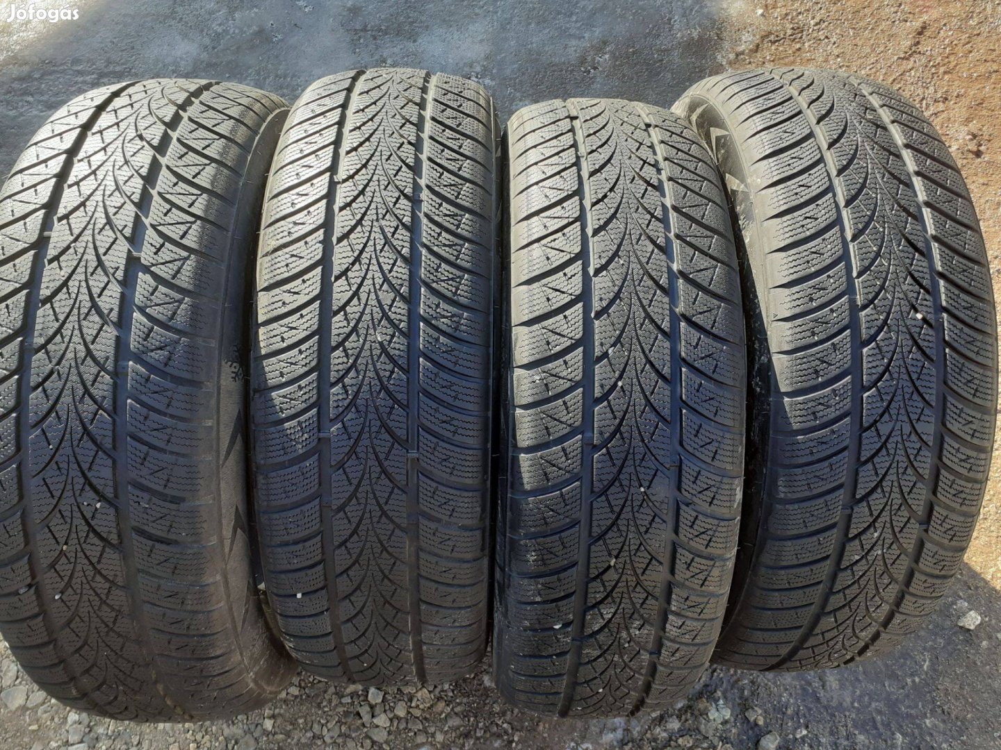 215/65 R17 téli gumi 4db Triangle DOT2020