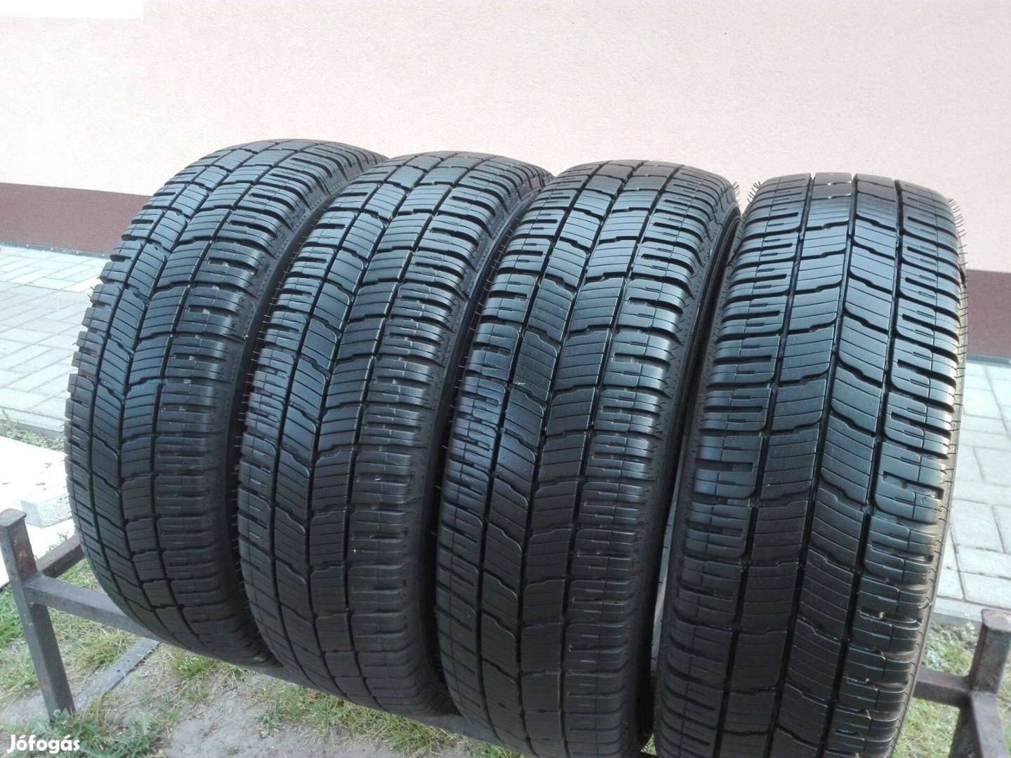 215/70R15C Új Kleber négyévszakos gumi garnitúra 215/70 r15c