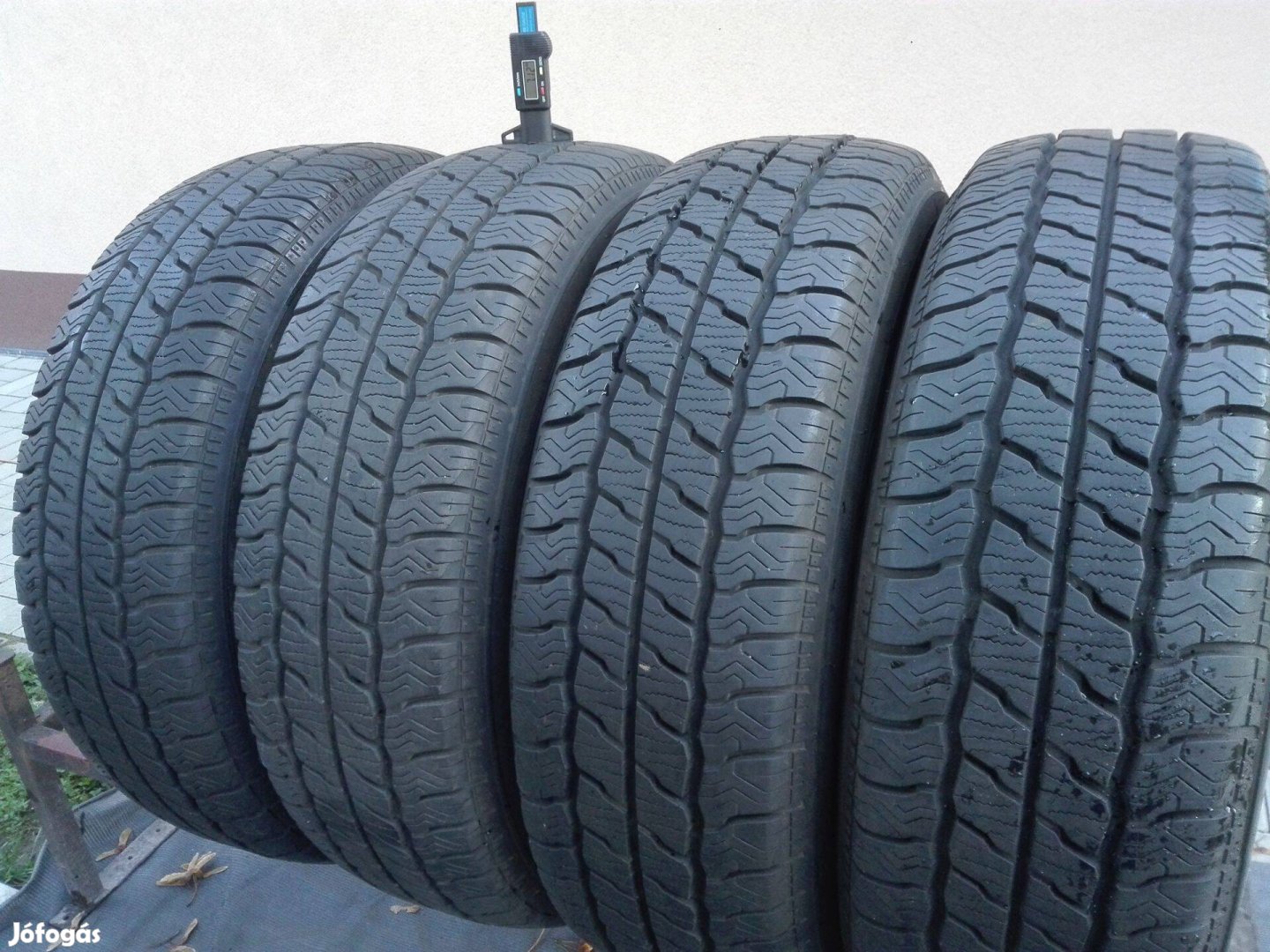 215/70R16C Maxxis négyévszakos gumi garnitúra 215/70 r16c