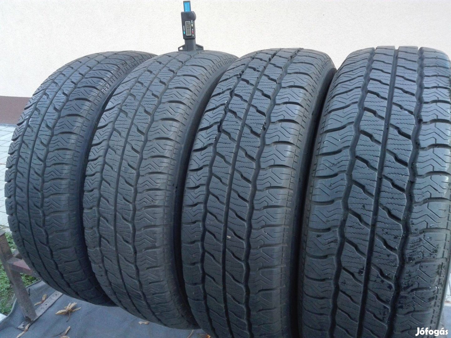 215/70R16C Maxxis négyévszakos gumi garnitúra 215/70 r16c