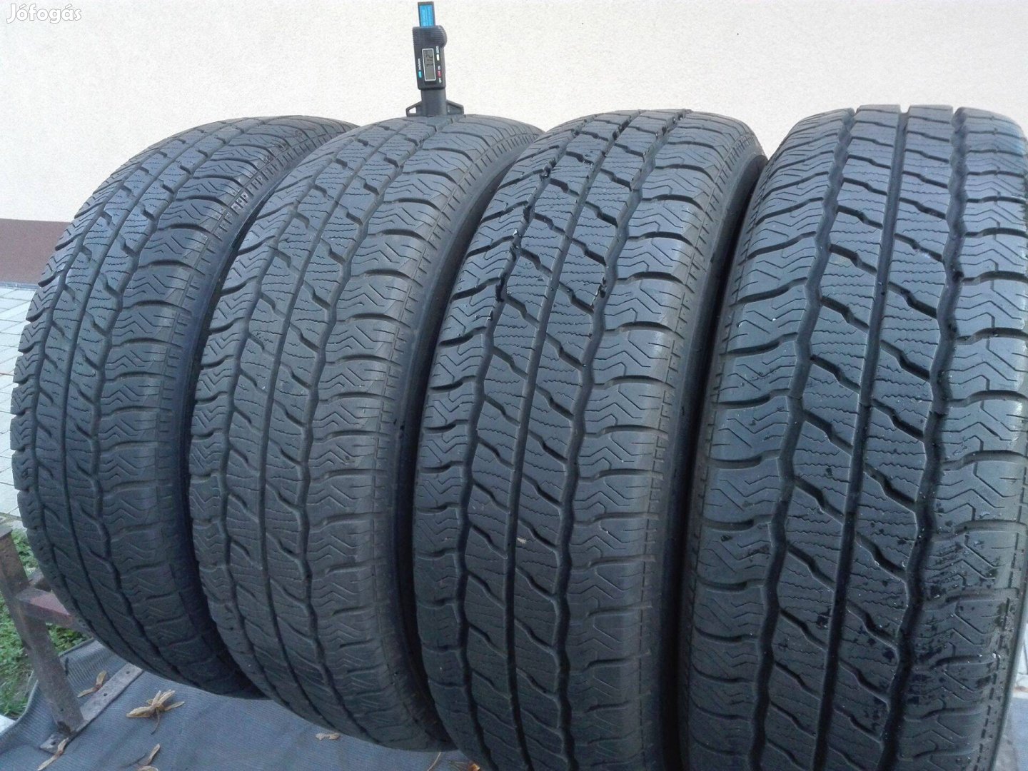 215/70R16C Maxxis négyévszakos gumi garnitúra 215/70 r16c