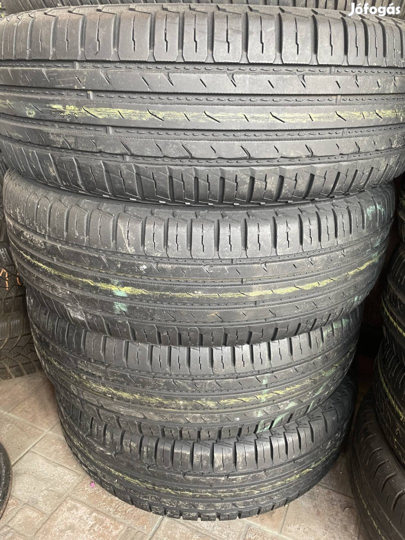 215/70R16" nyári gumi.