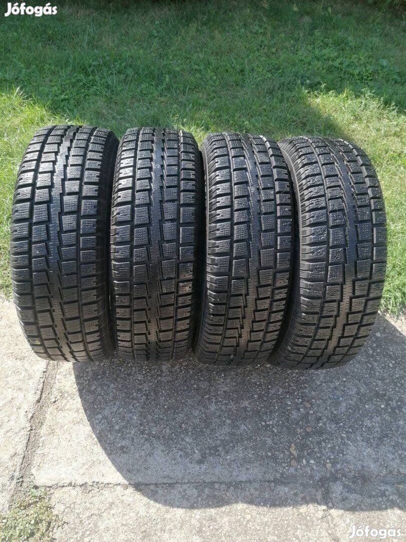 215/70R16-os Téligumi