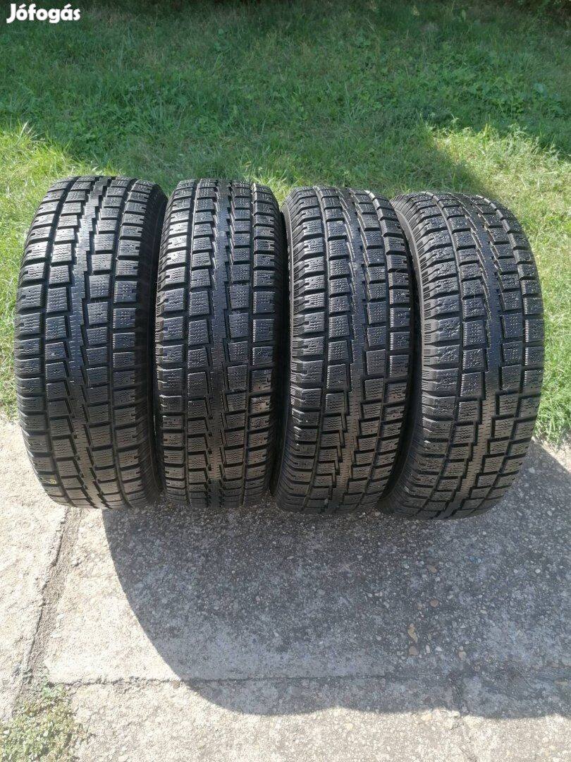 215/70R16-os Téligumi 