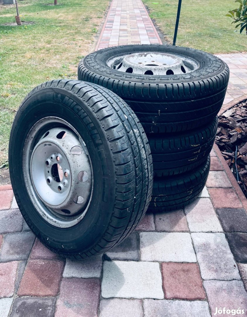 215/70 R15 C -Michelin Agilis 3 kerék garnitúra
