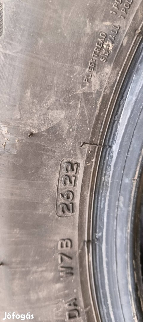 215/70 R16 téligumi