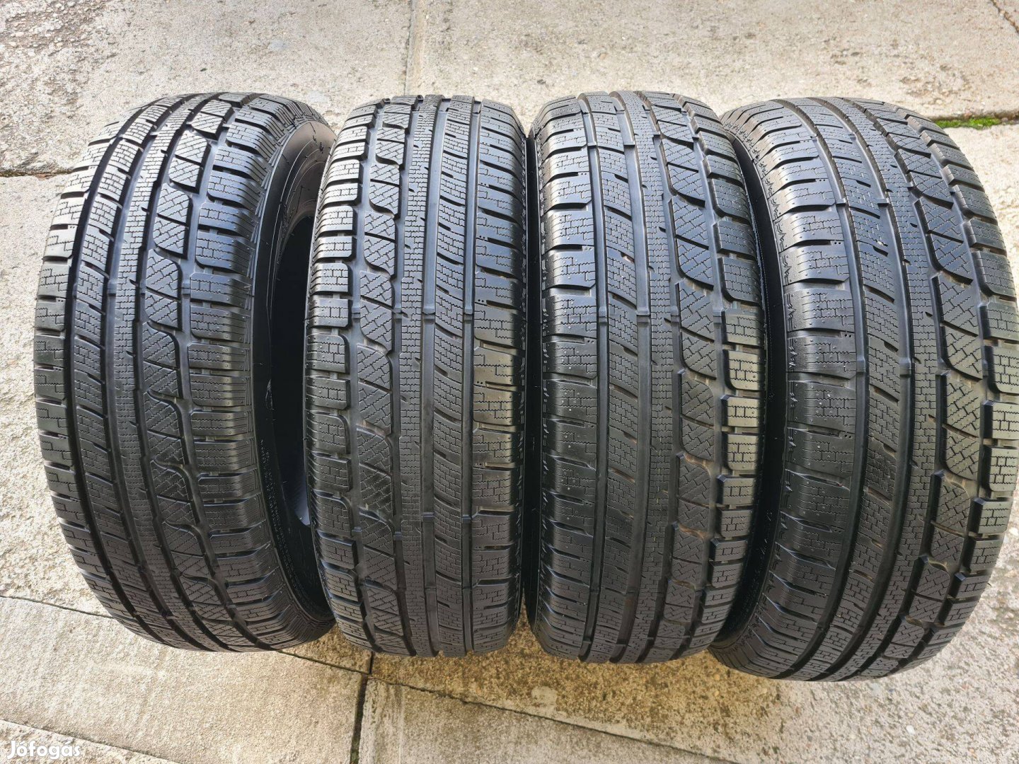 215/70 R16 új állapotú téli garnitúra