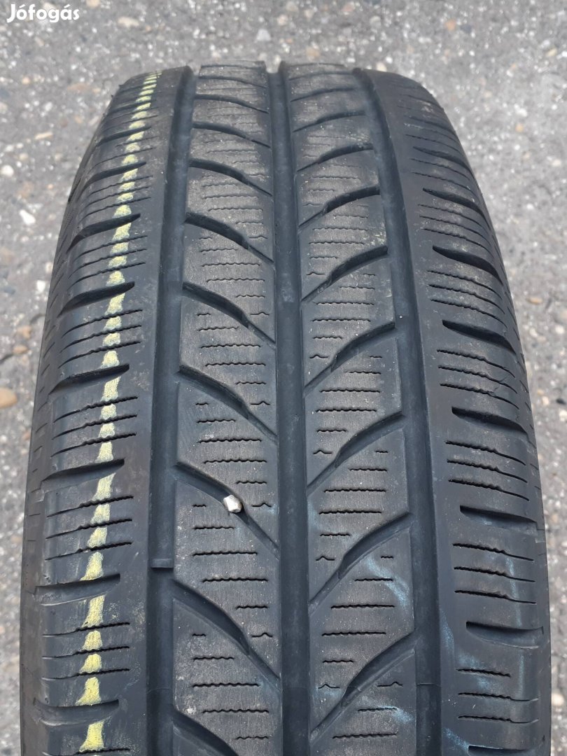 215/70 r15c Yokohama WY01. 4db.