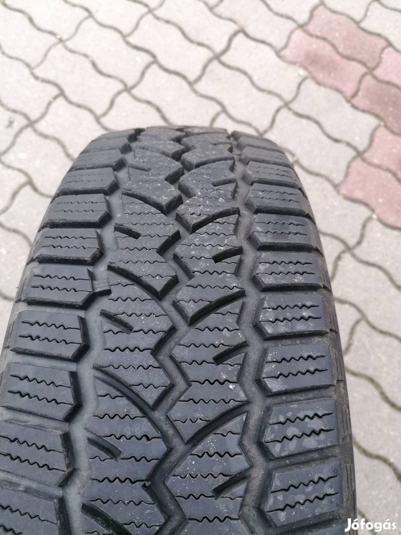 215/70r15c kisteherautó téligumi