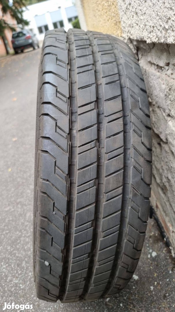 215/75 R16C Continental nyári gumi 8mm profil mélység, újszerű állapot
