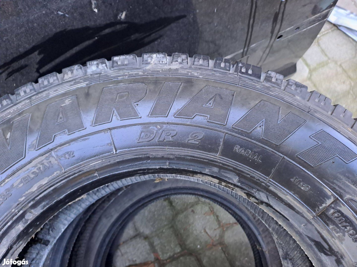 215/75 R 17,5 Matador gumi három darab eladó