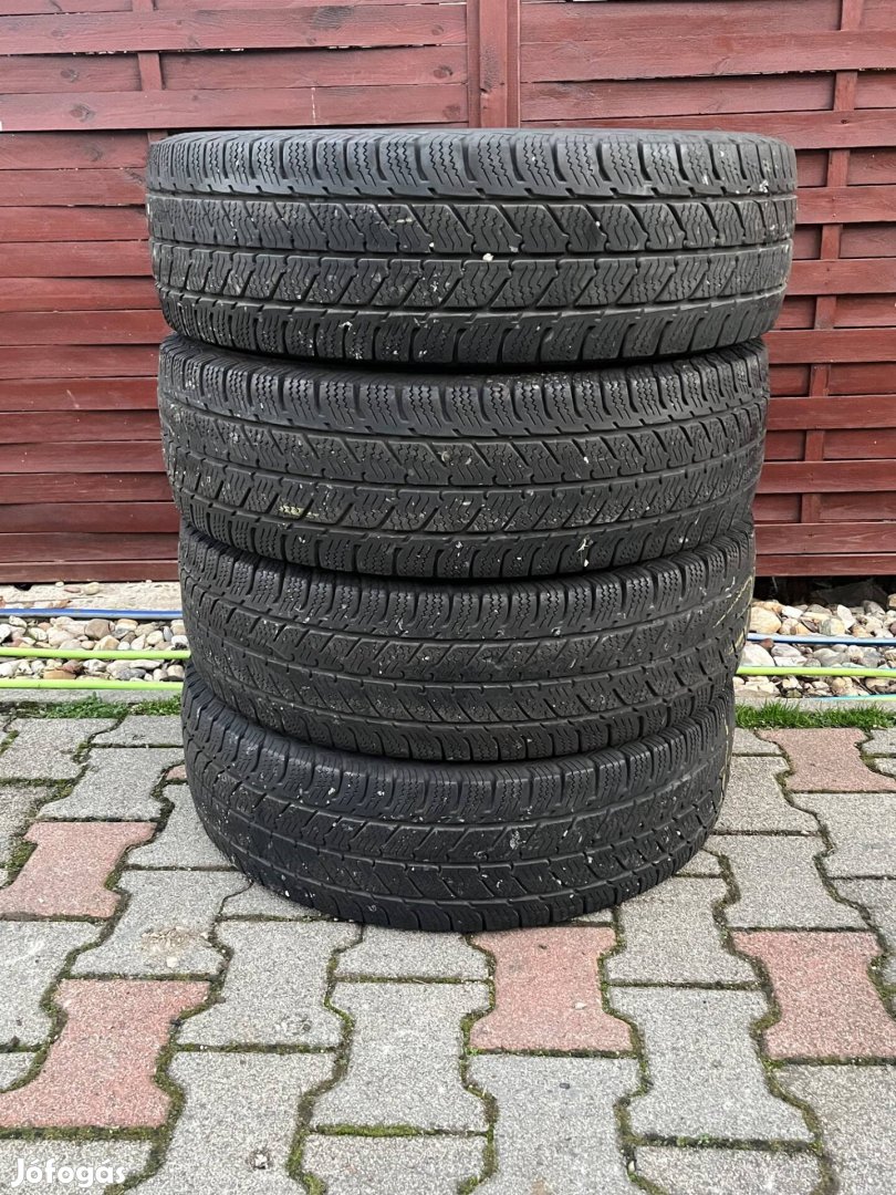 215/75r16C Uniroyal