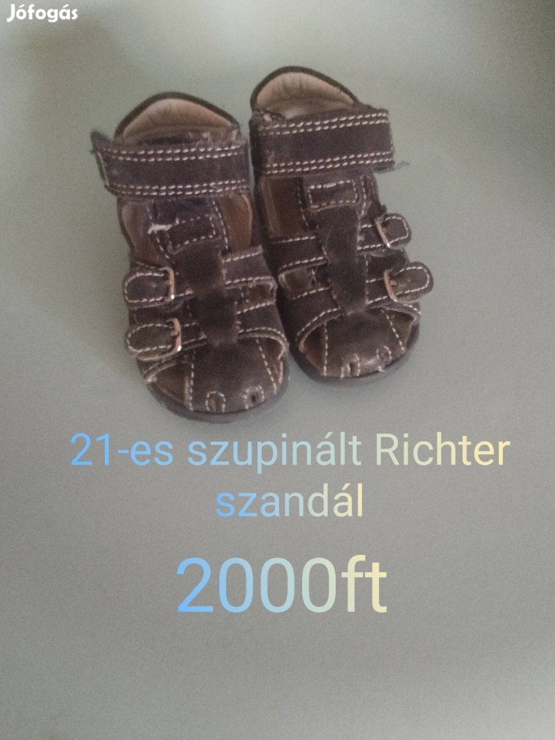 21-es Richter szupinált szandál 