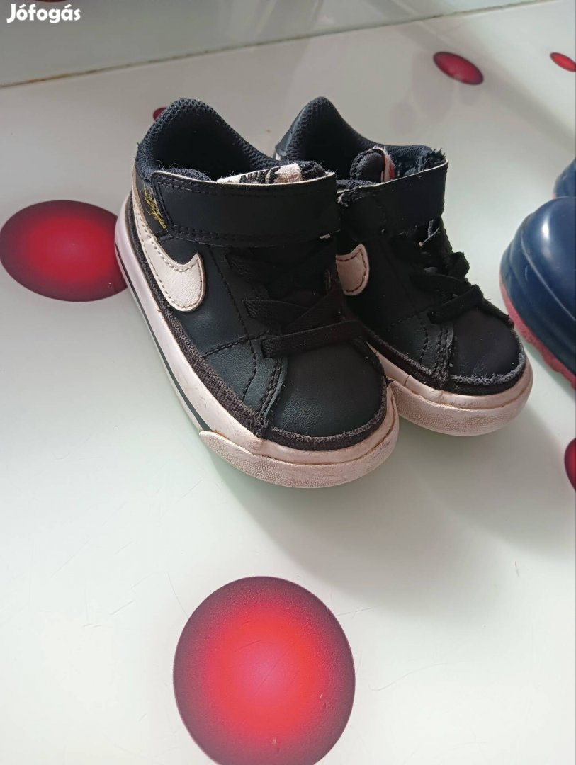 21es Nike cipő 