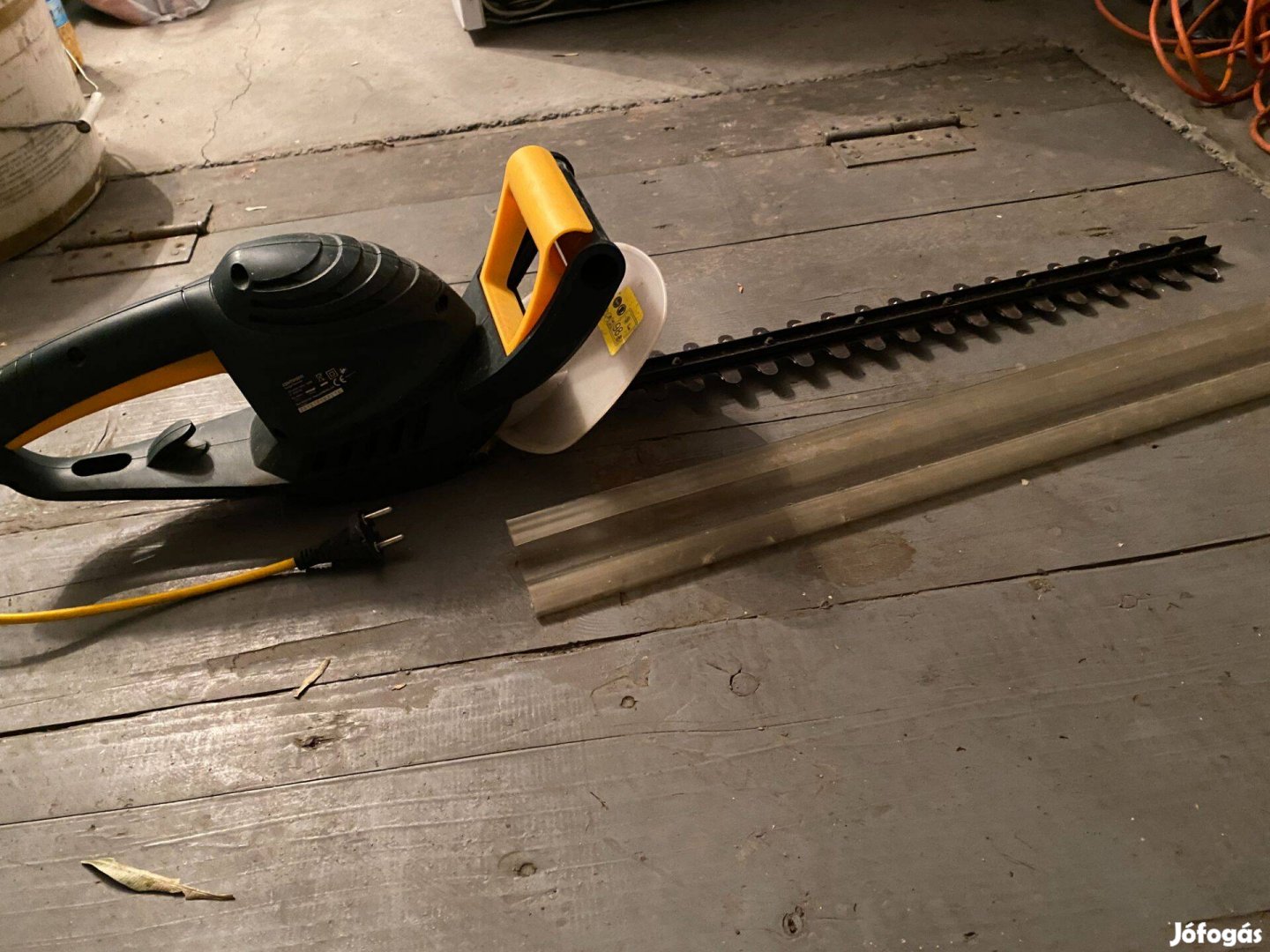 220V Sövényvágó Elektromos 520W 49cm penge Sövénynyíró