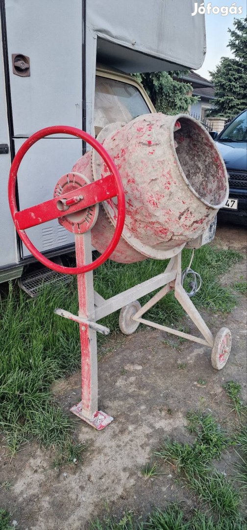 220V-os 140 literes betonkeverő 