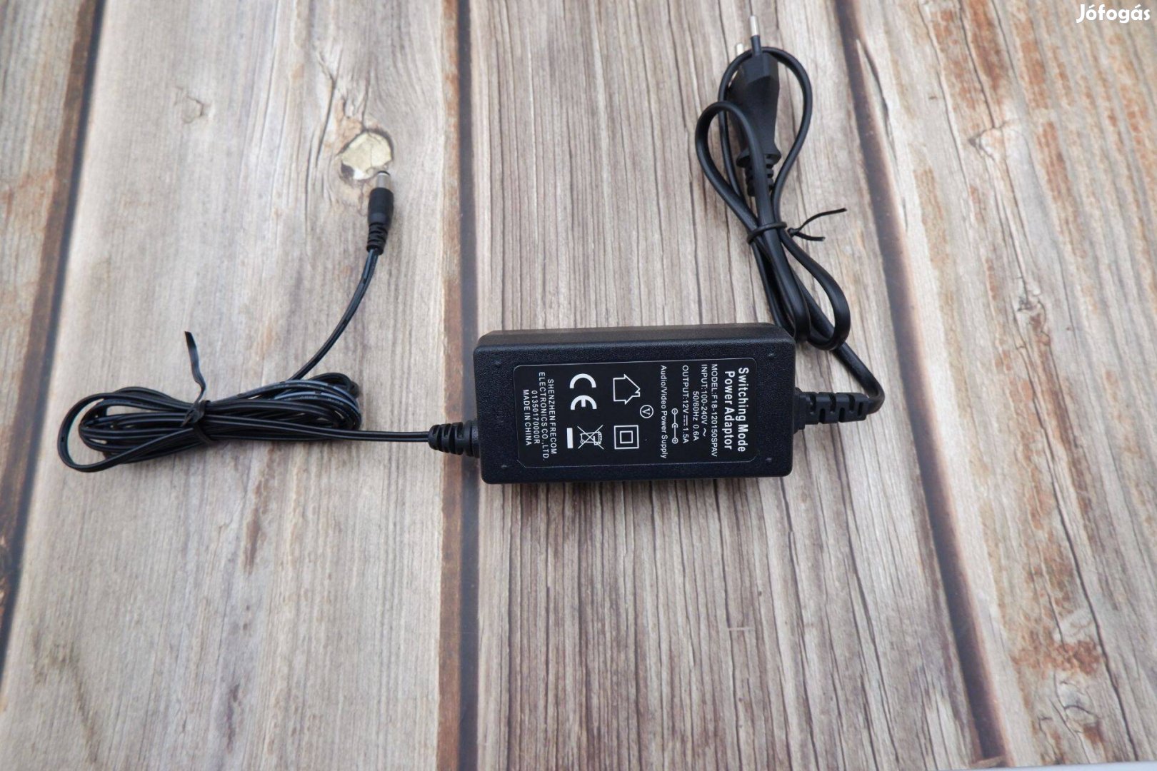 220V-os hálózati adapter 12V 1.5A F18-120150Spav