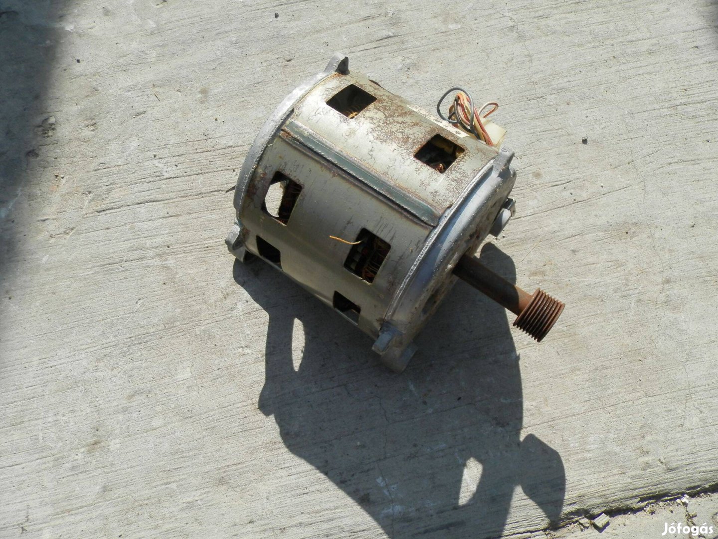 220-240V,65-120Watt,400-2000rpm,használt motor