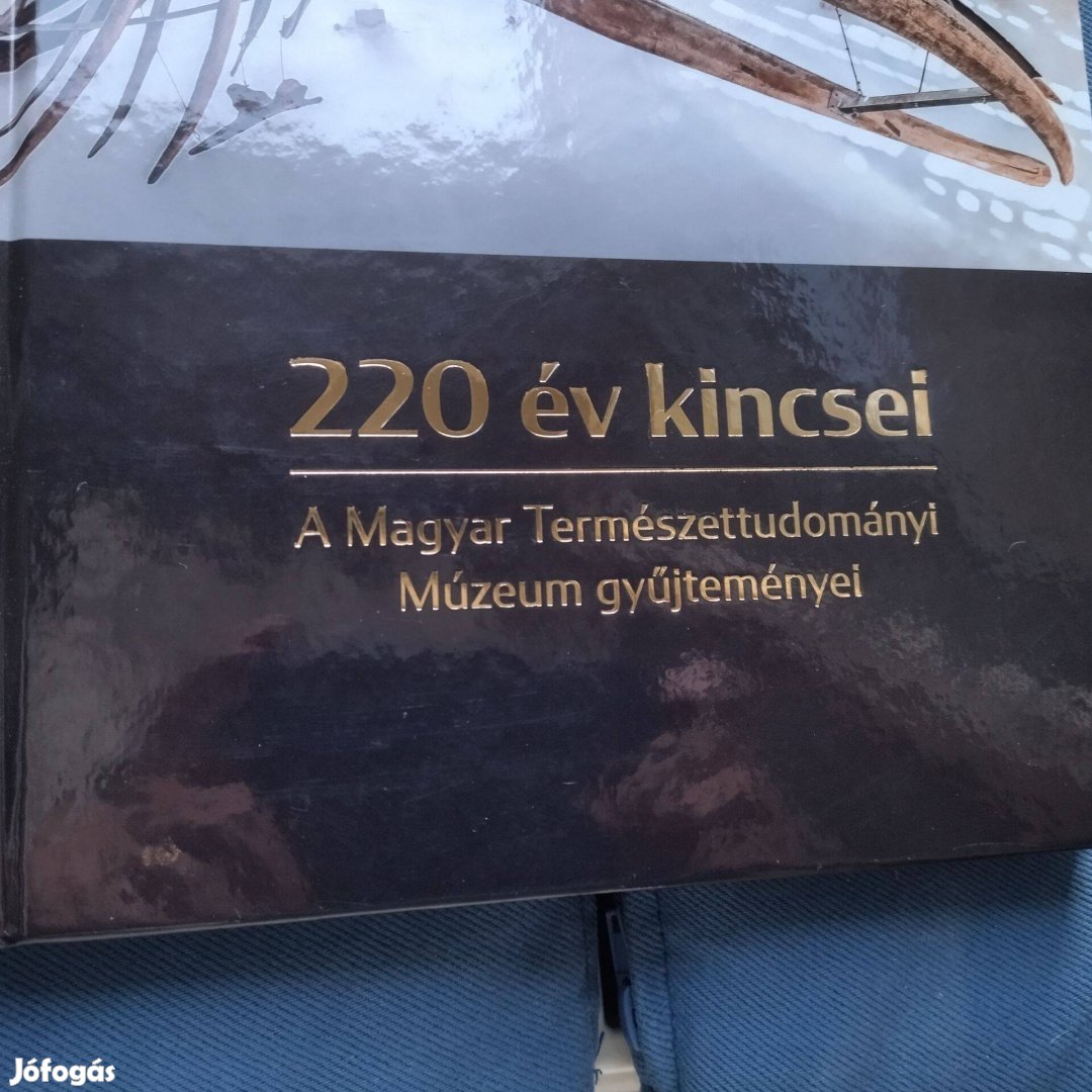 220 év kincsei