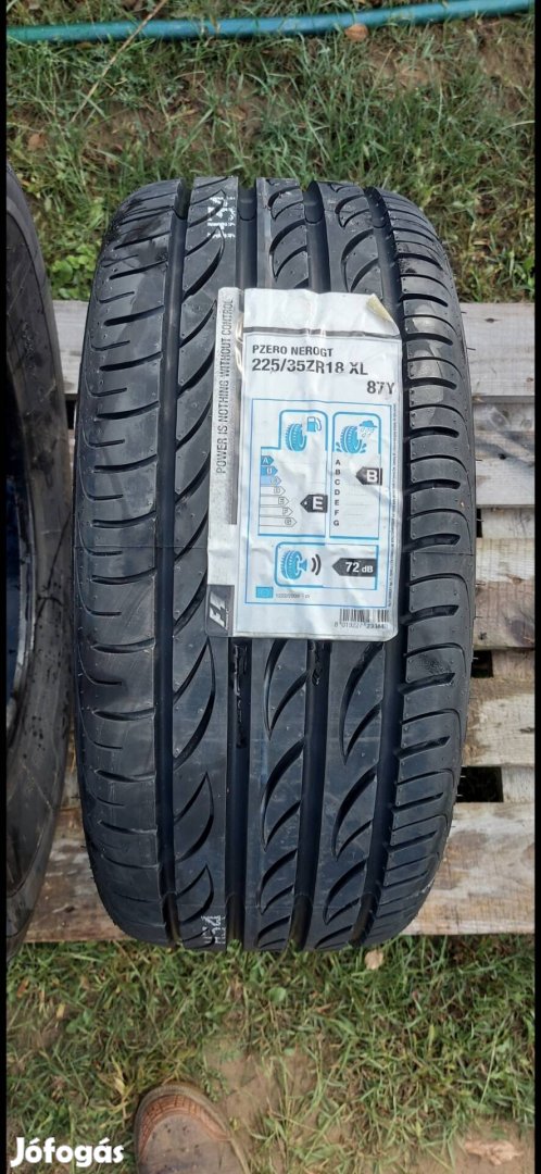 225/35r18 Pirelli nyari 1db új 15000Ft