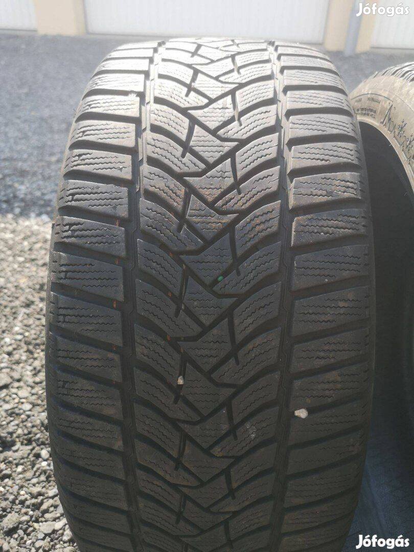 225/40R18 2db Dunlop téligumi