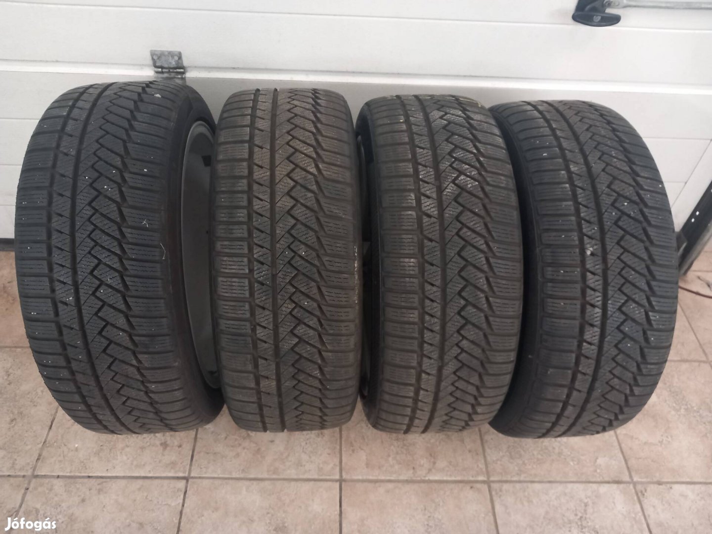 225/40R18 Continental Téligumi