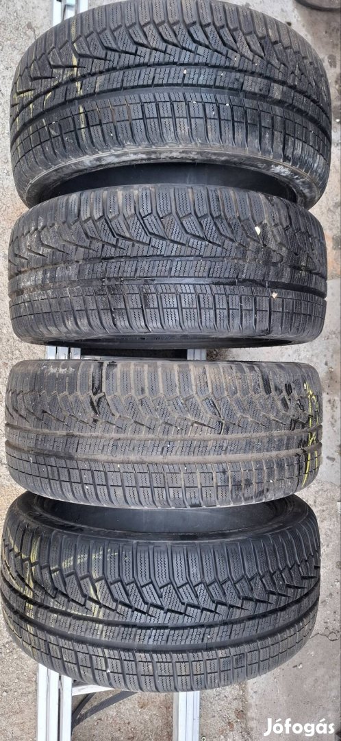 225/40R18 Hankook