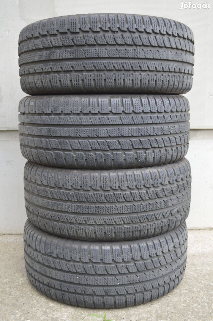 225/40R18 Kumho téli gumi garnitúra 7,5mm 225/40 R18 téligumi