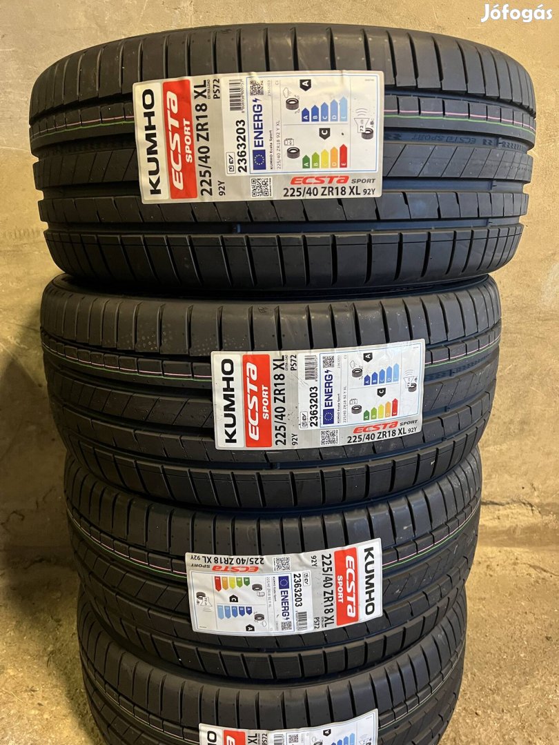 225/40R18"-s nyári gumi