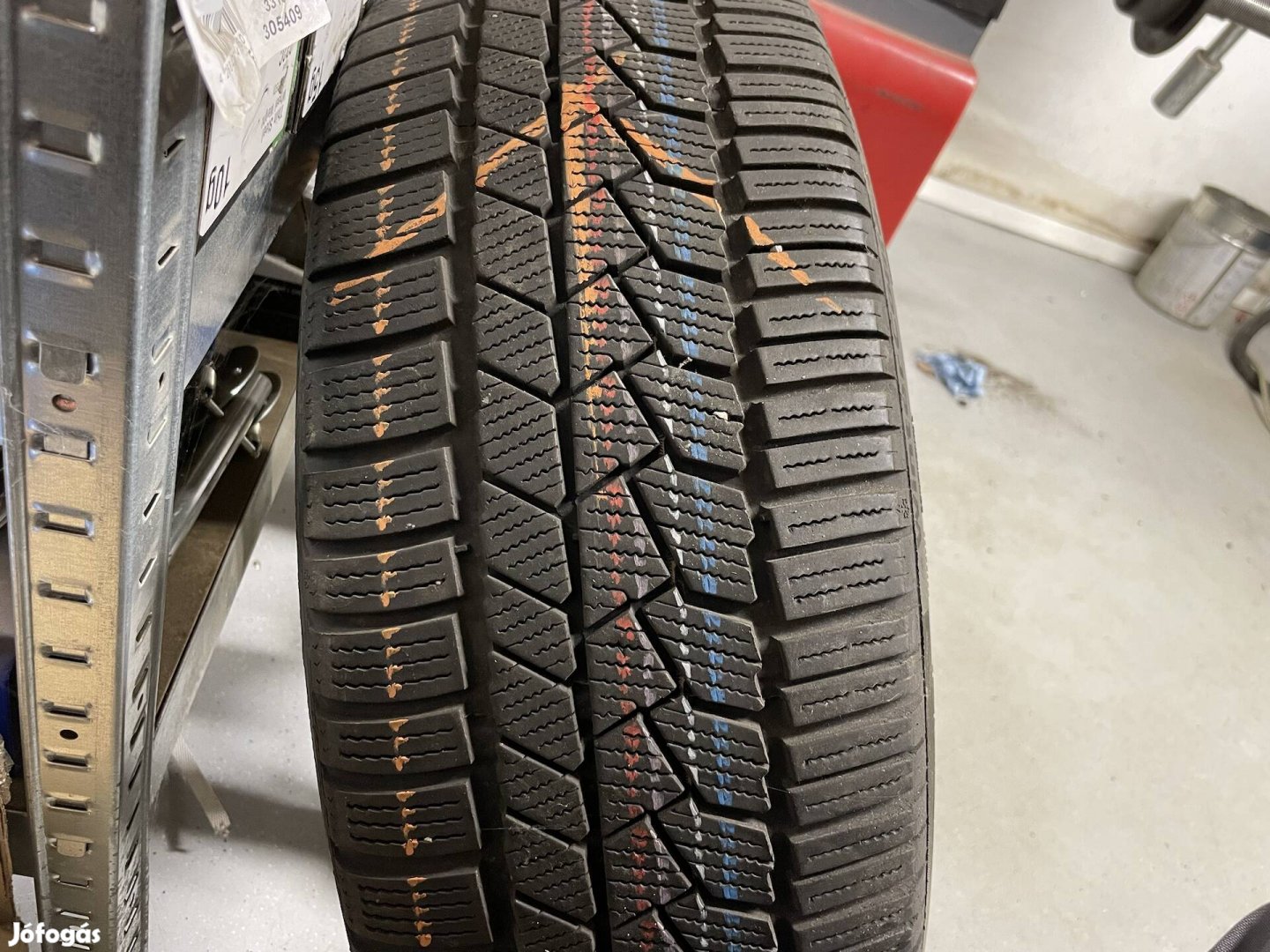 225/40R19 Continental téligumik