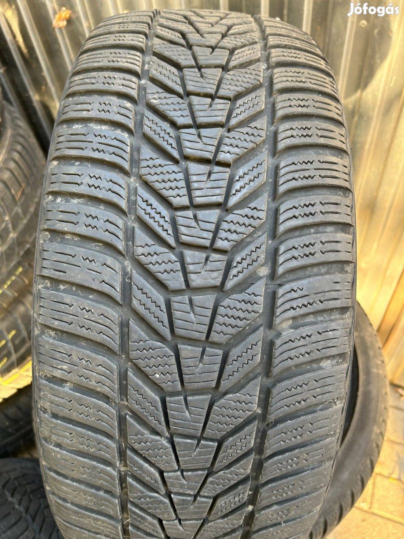 225/40R19 Hankook téligumi