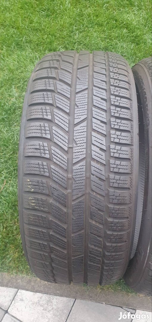 225/40R19 téli