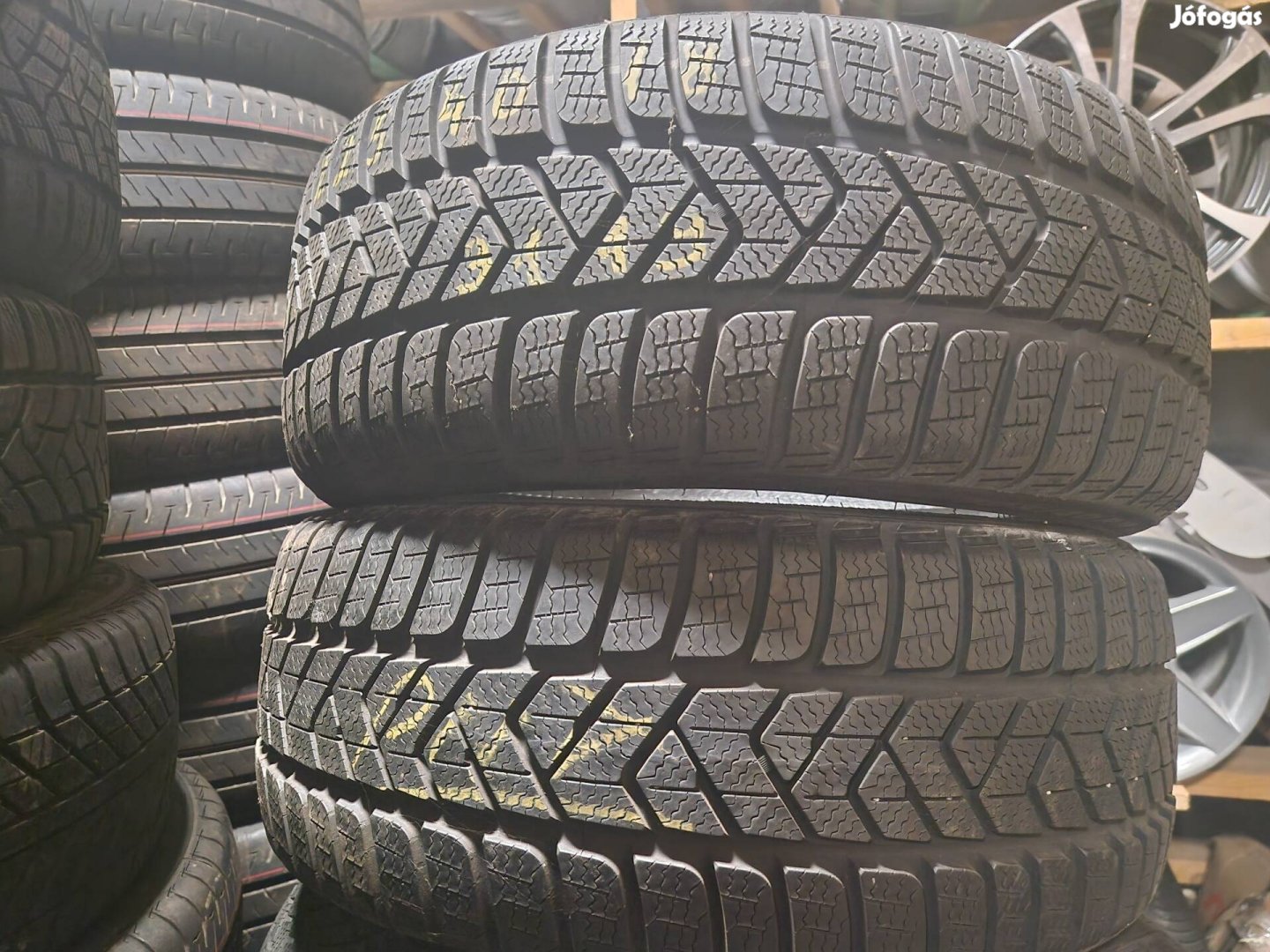 225/40-18 Pirelli teligumi 2db 