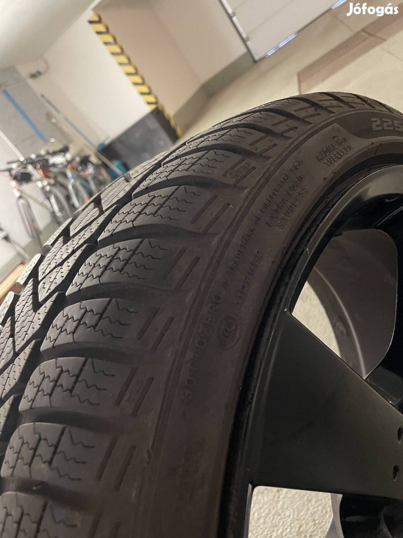 225/40 18" Pirelli Sottozero 3