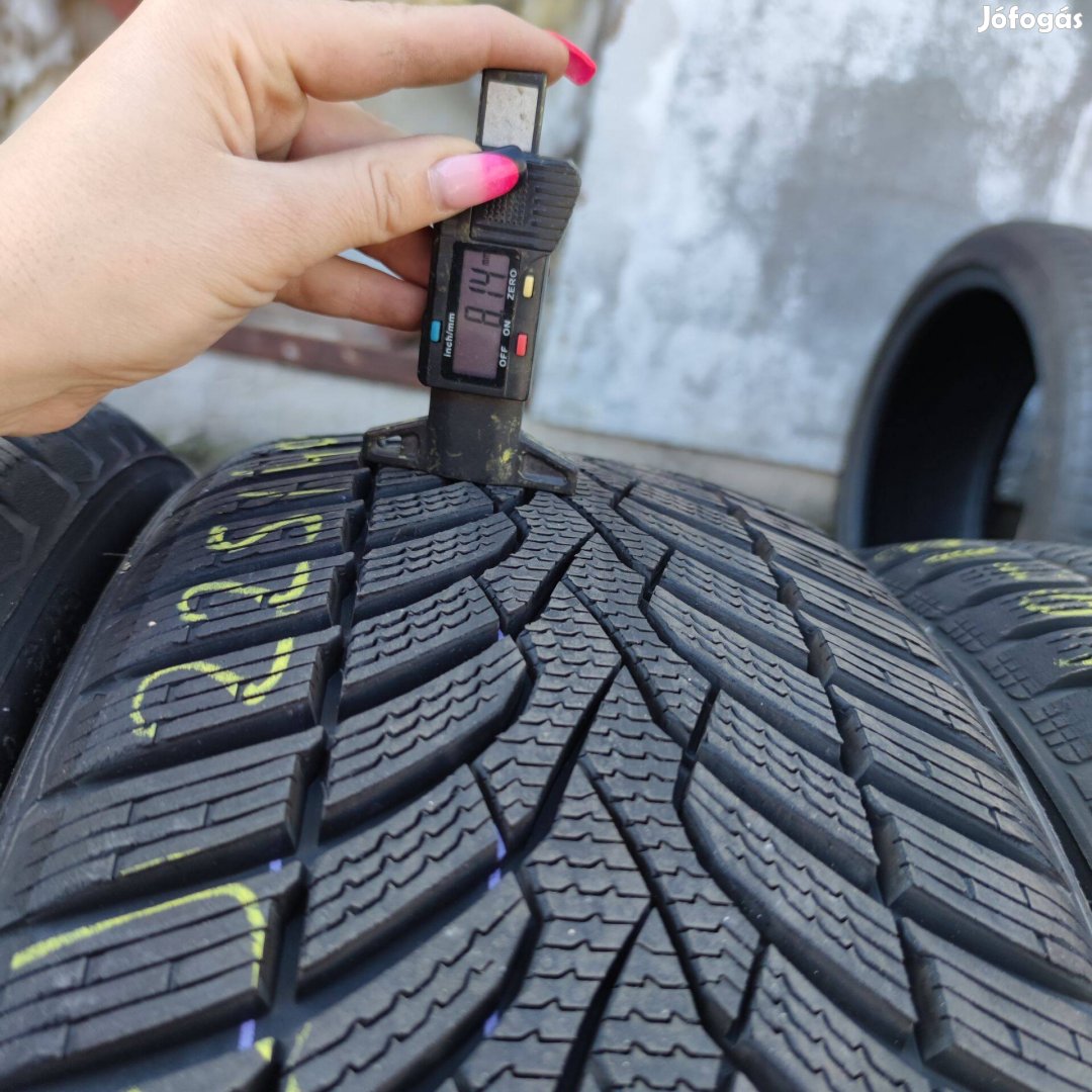 225/40 R18 Ceat téli gumi 99500ft a 4db /22/