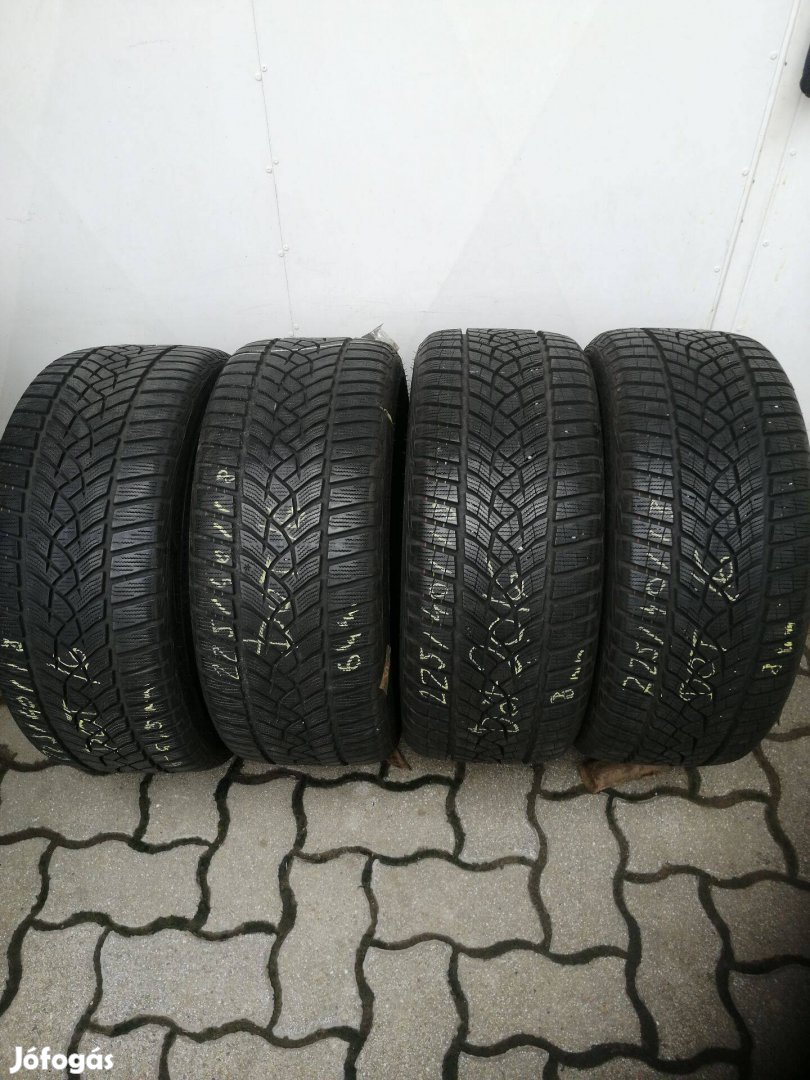 225/40 R18 Goodyear Ultragrip téli gum