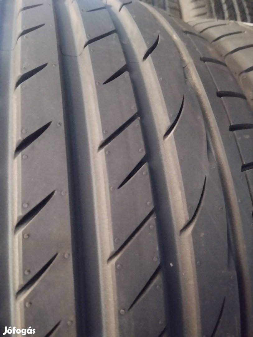 225/40 R18 Nyári gumi Laufenn (Hankook termék).