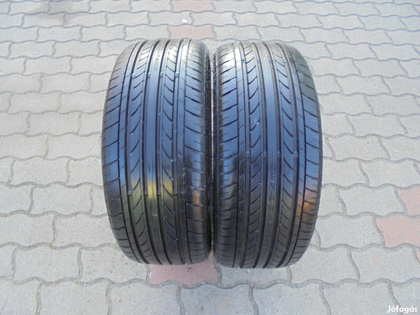 225/40 R 18-as szinte új nyári gumi pár eladó