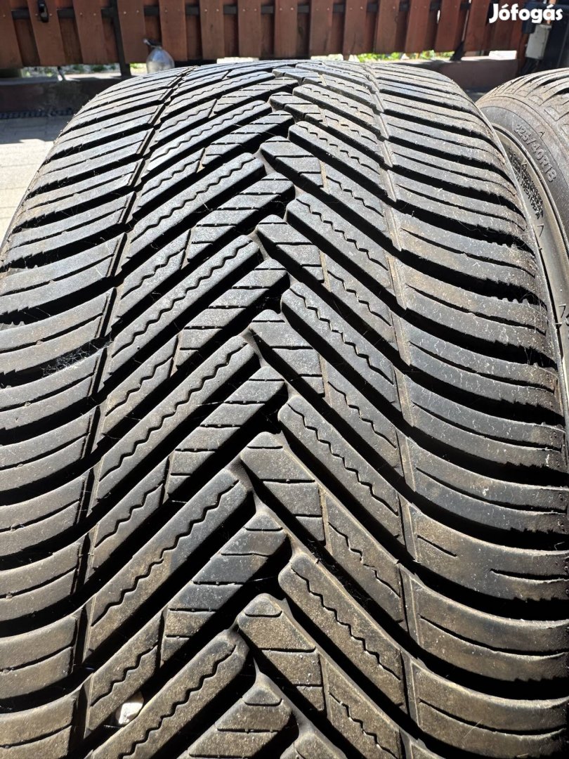 225/40r18 Négyévszakos 225/40 18 újszerű