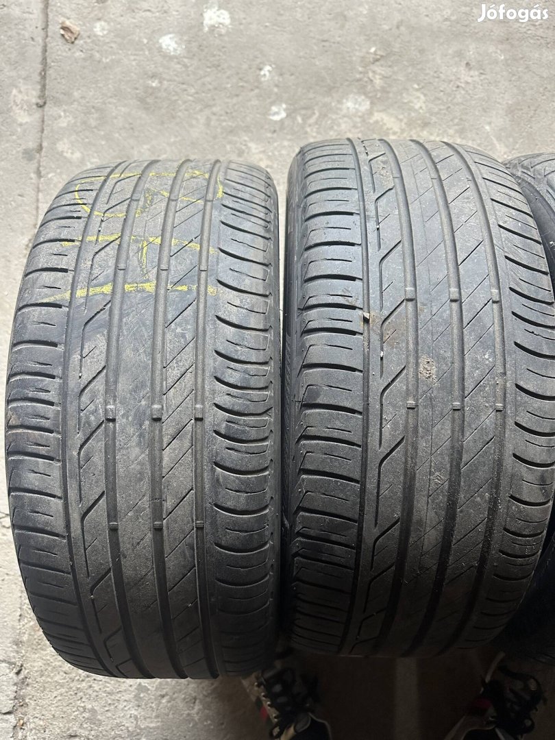 225/4517 235/55R17