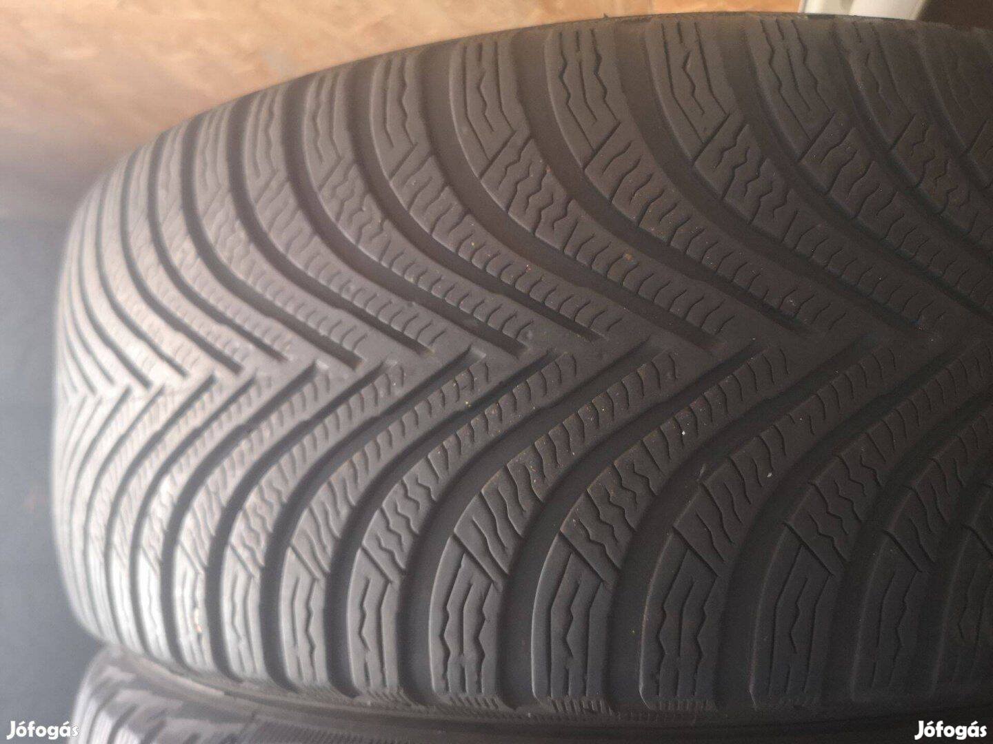 225/45R17 2db Michelin Alpin téligumi