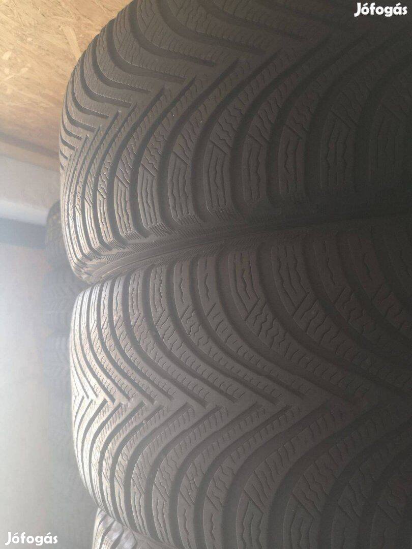 225/45R17 2db Michelin Alpin téligumi