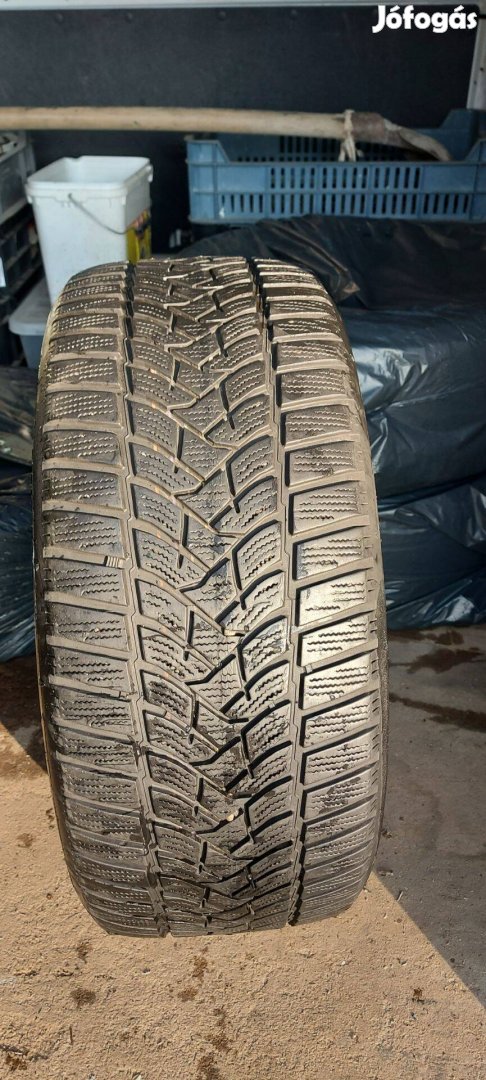 225/45R17 Dunlop téligumi