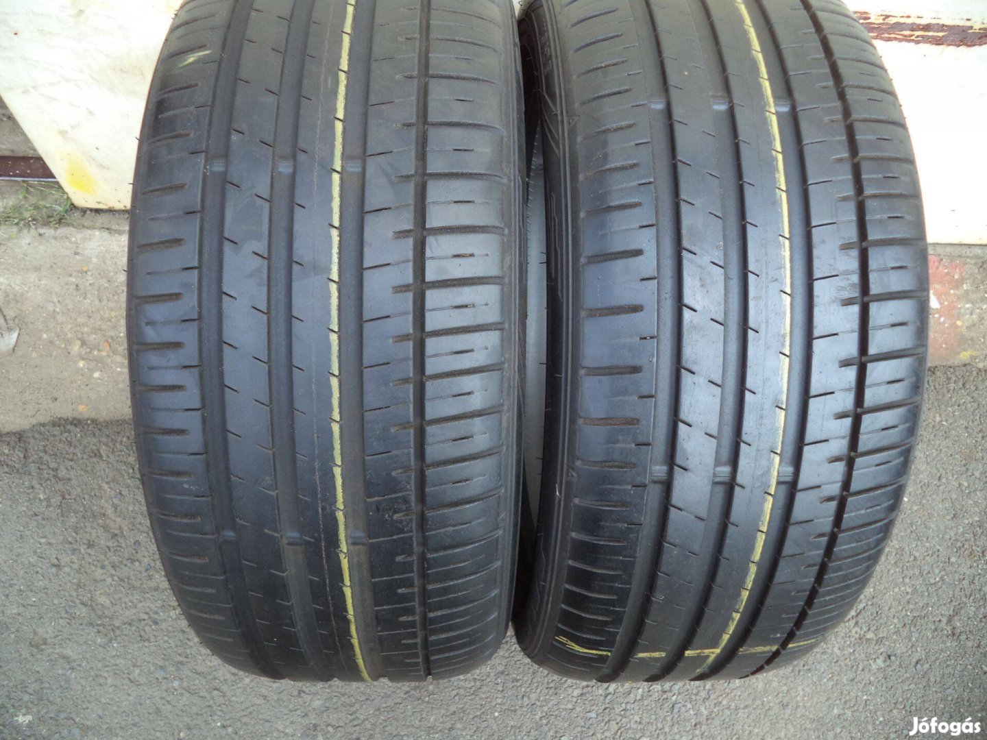 225/45R17 Falken Nyári Gumi