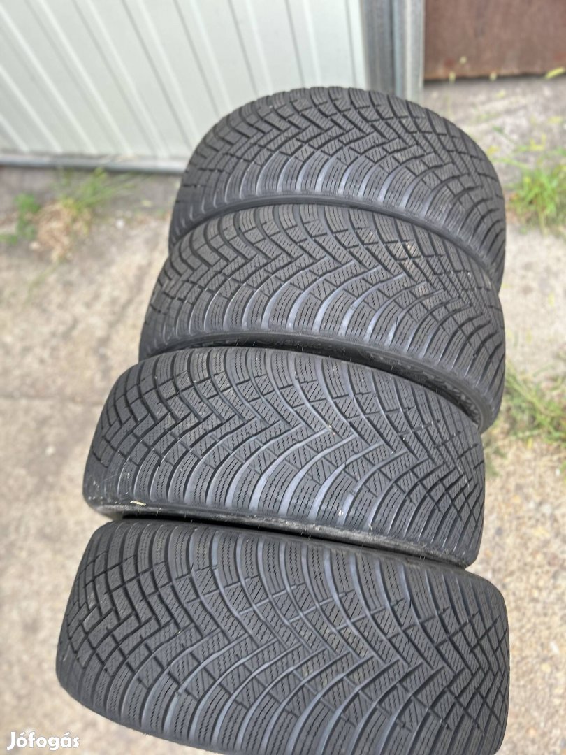 225/45R17 Hankook téli 4db újszerű 225/45 R17