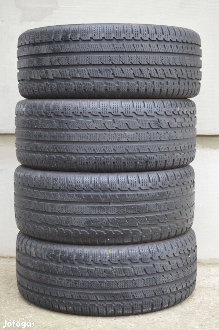 225/45R17 Kumho téli gumi garnitúra 225/45 R17 téligumi