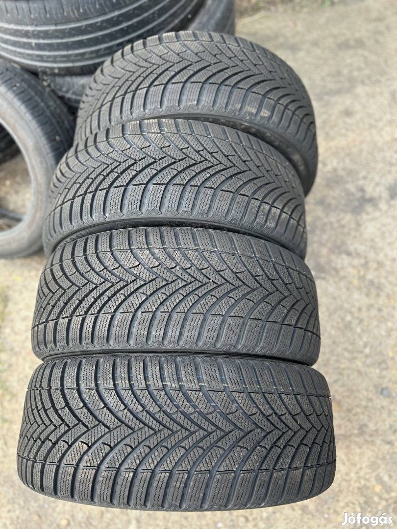 225/45R17 Semperit téli 4db 225/45 R17 újszerű